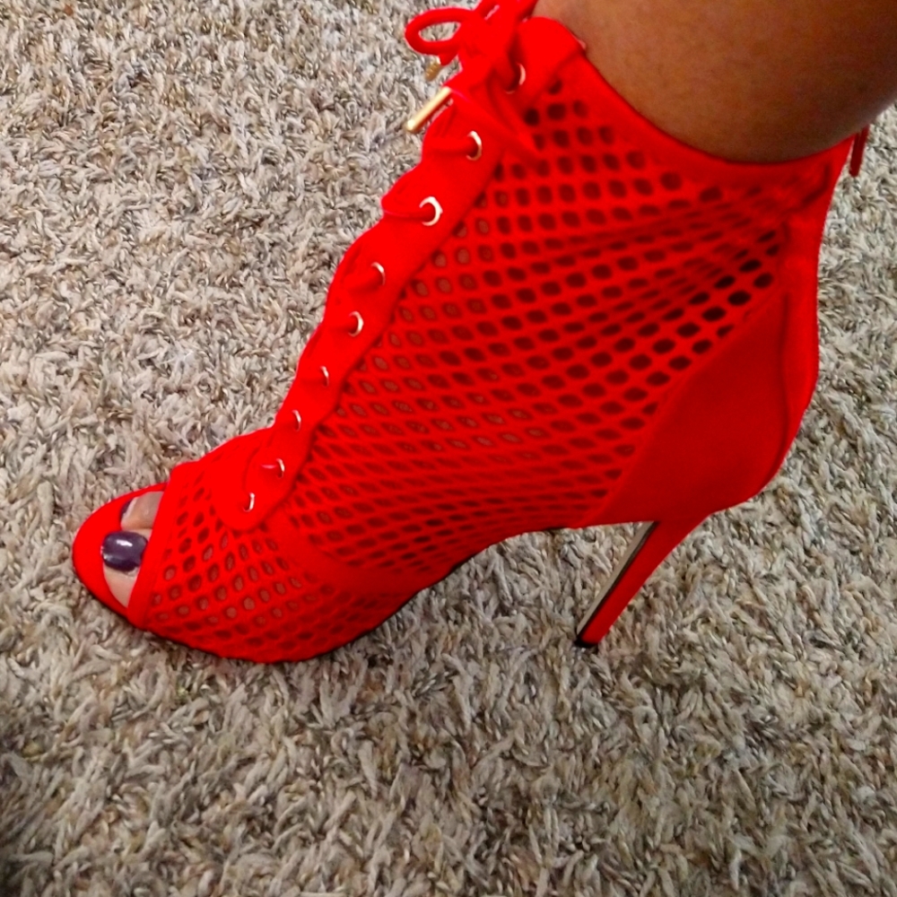 RED LACE UP HEELS WOMENS SIZE 8